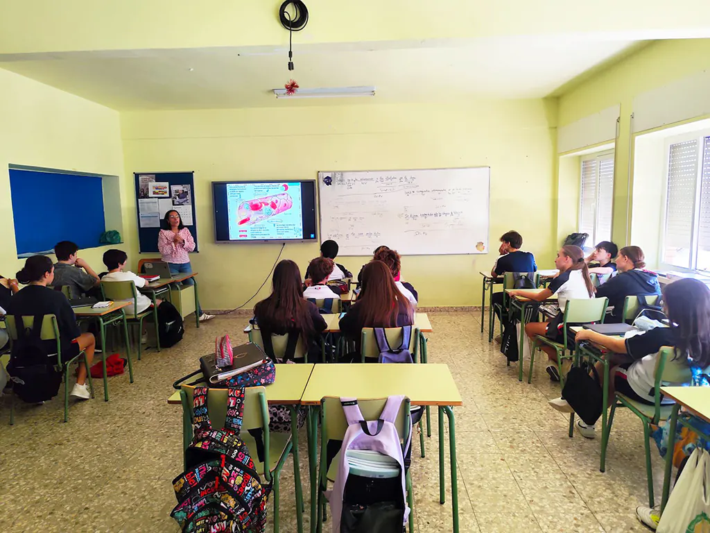 Charla sobre la donación de sangre en el Colegio Nuestra Señora de la Trinidad