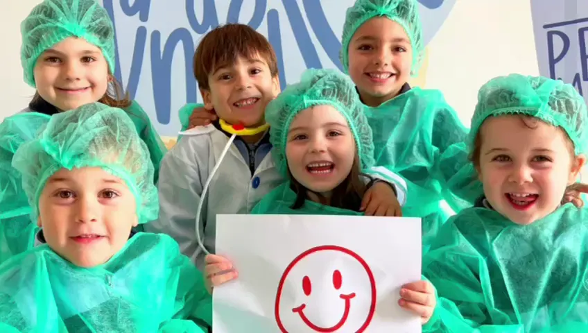 Niños y niñas de Infantil del Colegio Sagrada Familia promueven la donación de sangre en Alcázar de San Juan con la campaña ‘Dibuja Sonrisas, Dona Sangre’.